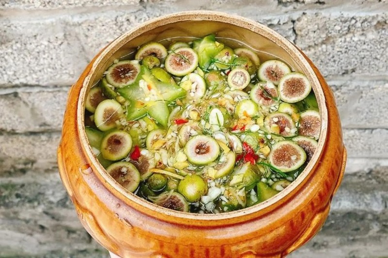 Vại sung muối chua ăn Tết