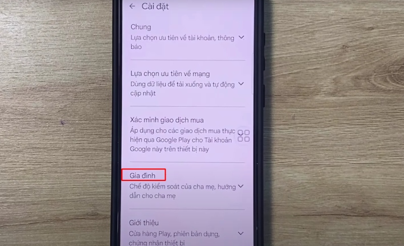 Trong mục cài đặt chọn gia đình để chặn tải xuống