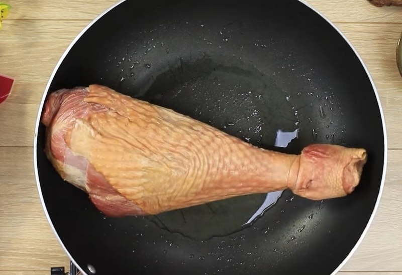 áp chảo đùi gà vàng đùi các mặt