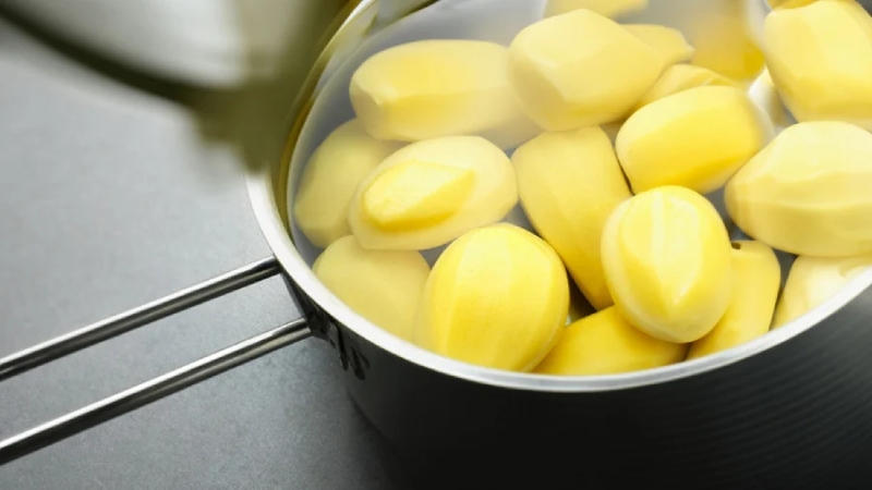 mẹo sơ chế khoai tây không bị thâm