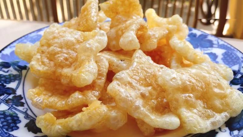 Thành phẩm da heo chiên phồng giòn, vàng rụm