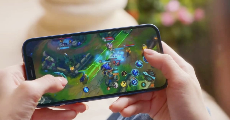chơi game MOBA trên smartphone 
