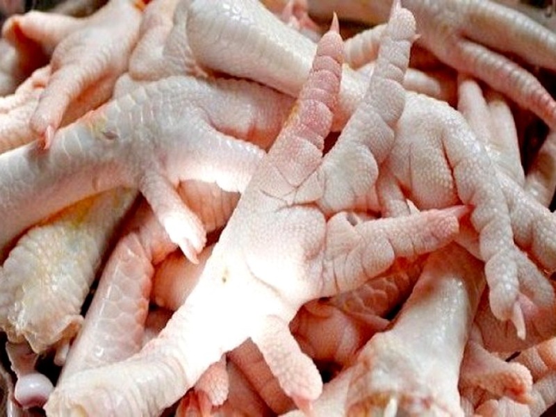 Những chiếc chân gà tươi, trắng hồng