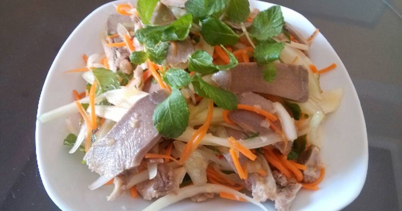 Món gỏi lưỡi heo chua ngọt