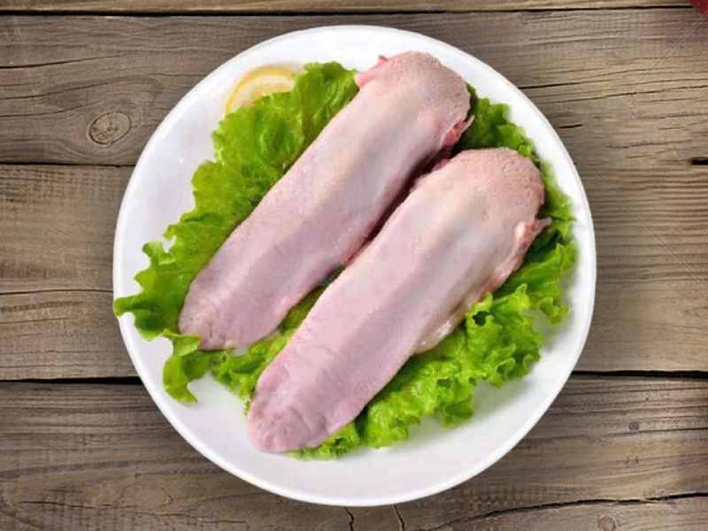 Những miếng lưỡi heo tươi, ngon