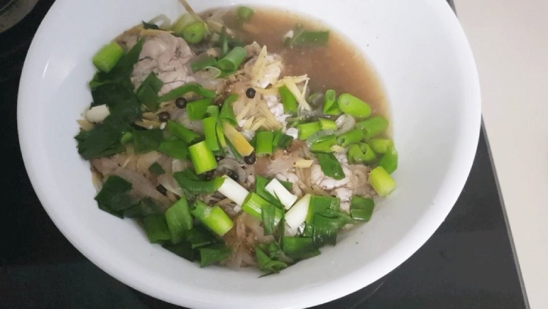 Món óc heo hấp lá chanh