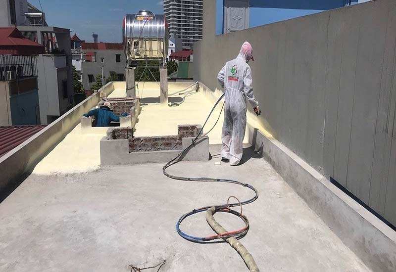 Phun foam PU chống nóng, cách nhiệt cho mái sân thượng