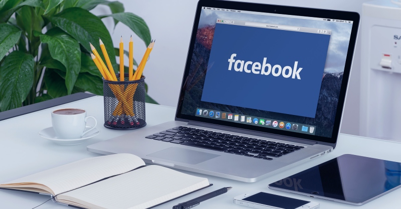 Giao diện facebook trên máy tính