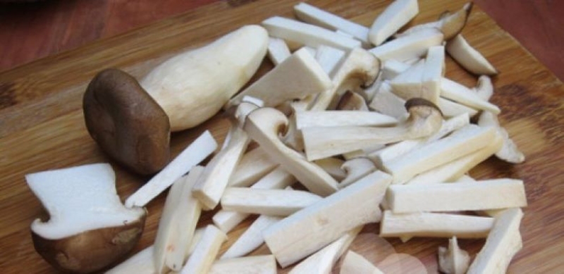 Nấm đùi gà thái mỏng