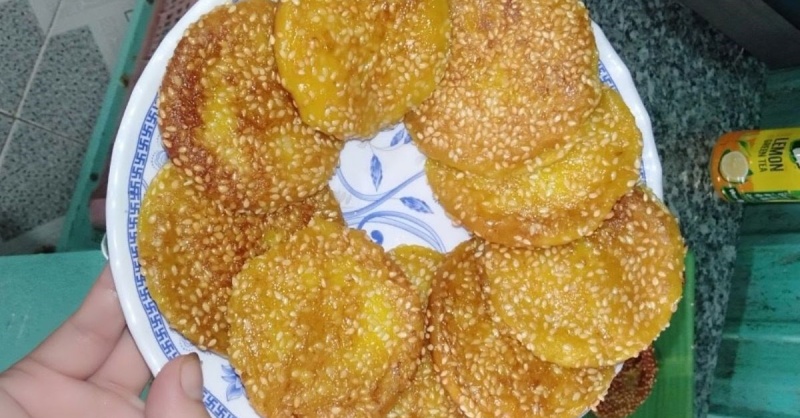 Bánh bí đỏ chiên xù vàng ươm