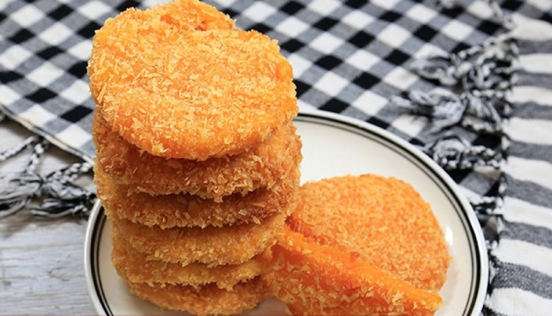 Bánh bí đỏ chiên xù giòn rụm