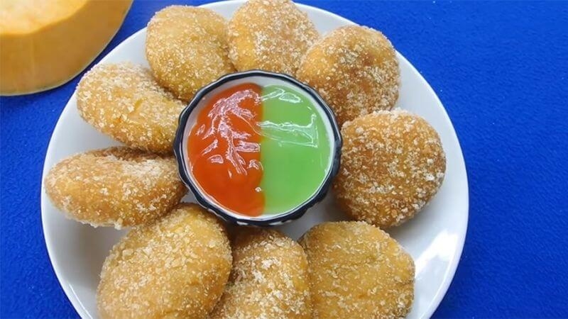 Bánh bí đỏ được rán xong