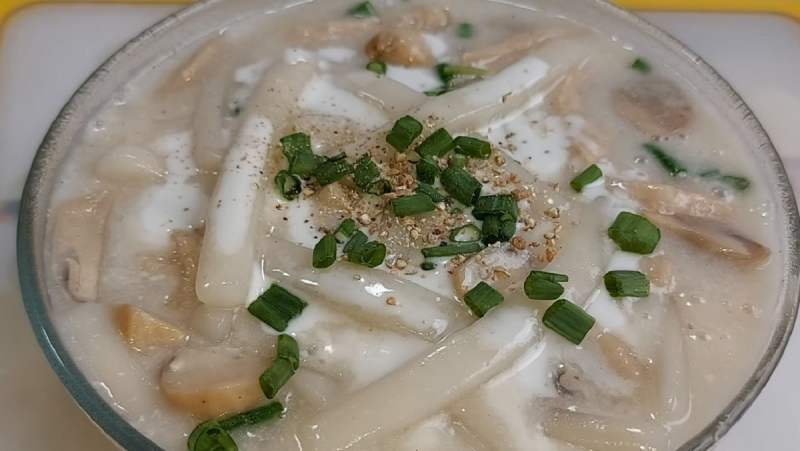 Thành phẩm bánh canh nấm chay nước dừa hấp dẫn