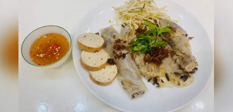 Hoàn thành món bánh cuốn chay bằng chảo chống dính thơm ngon