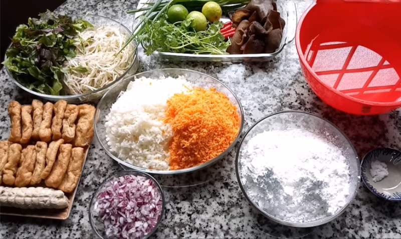 Sơ chế nguyên liệu làm bánh cuốn chay