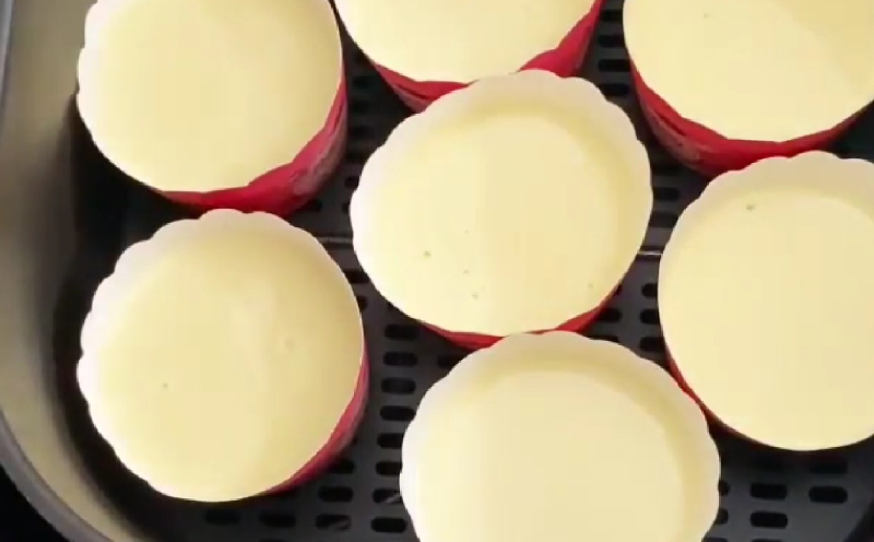 Nướng bánh bằng nồi chiên không dầu