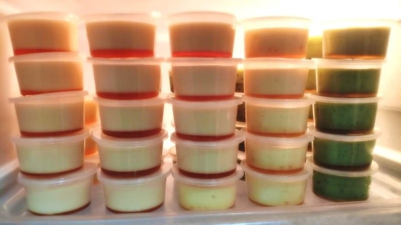 Bánh flan để trong ngăn mát tủ lạnh