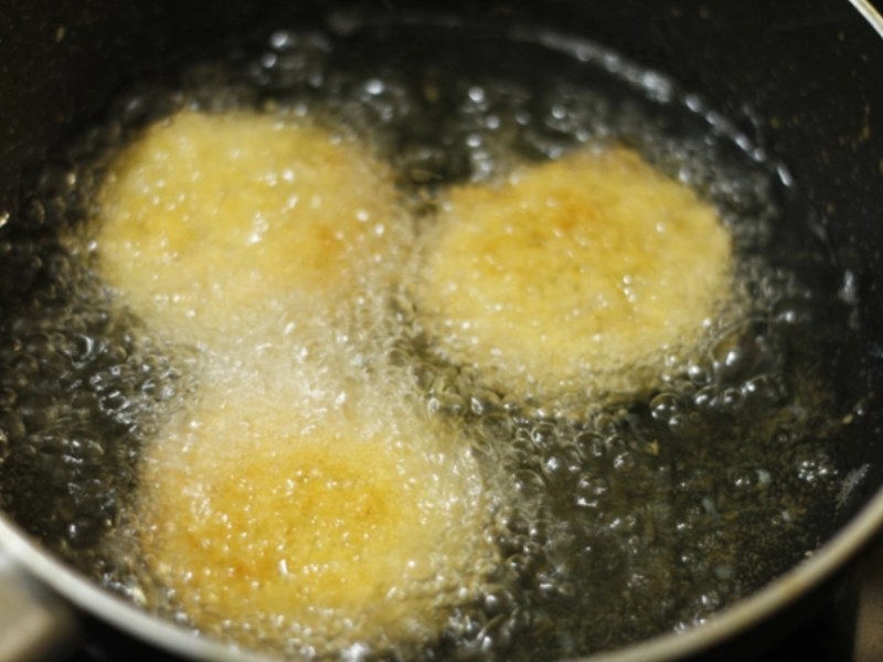 Chiên ngập dầu bánh gà phô mai