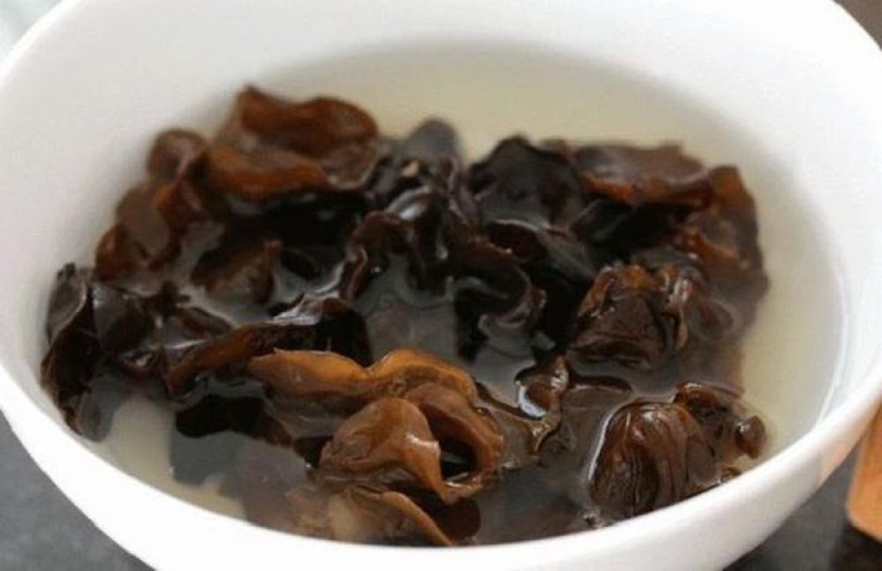 Mộc nhĩ ngâm nước