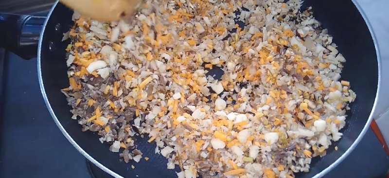Xào nhân bánh giò