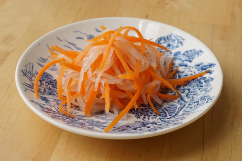 Chế biến đồ chua ăn kèm