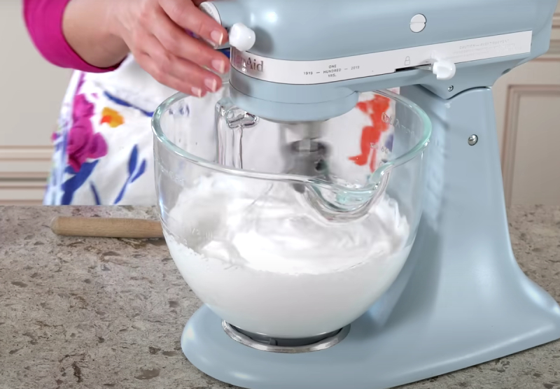 Đánh bông lòng trắng trứng