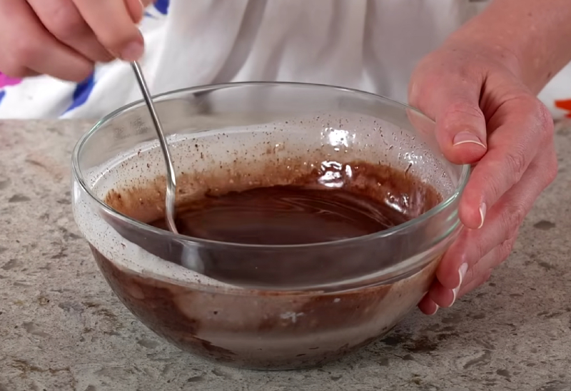 Chuẩn bị kem sô cô la