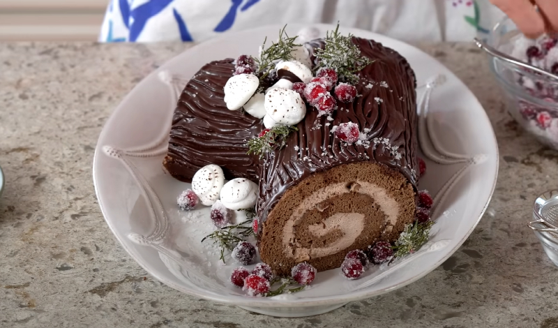 Thành phẩm dĩa bánh khúc cây Giáng Sinh