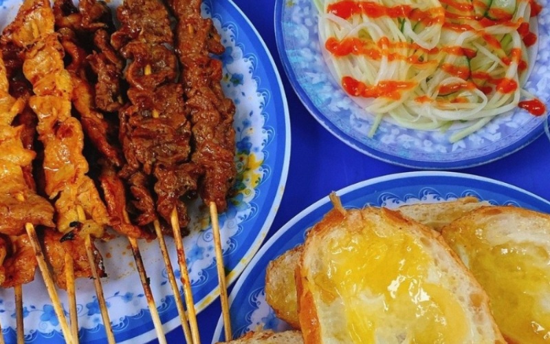 Thành phẩm món bánh mì thịt bò nướng Campuchia