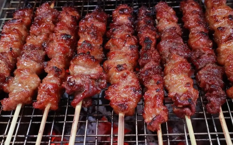Nướng thịt làm bánh mì nướng Campuchia