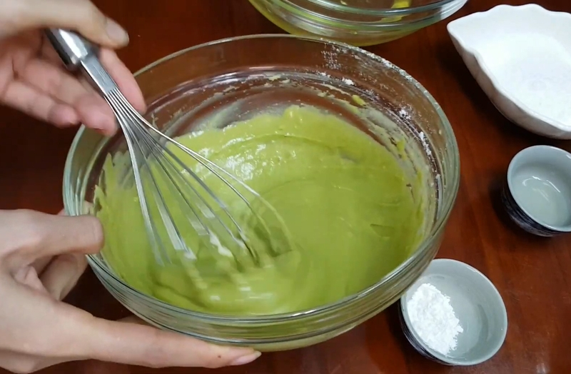 Trộn hỗn hợp kem trà xanh