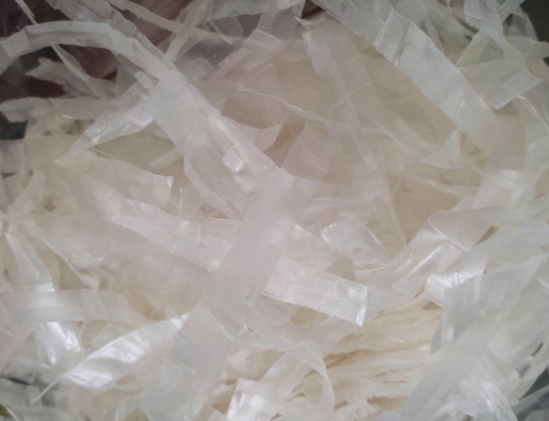 Bánh tráng cắt sợi nhỏ