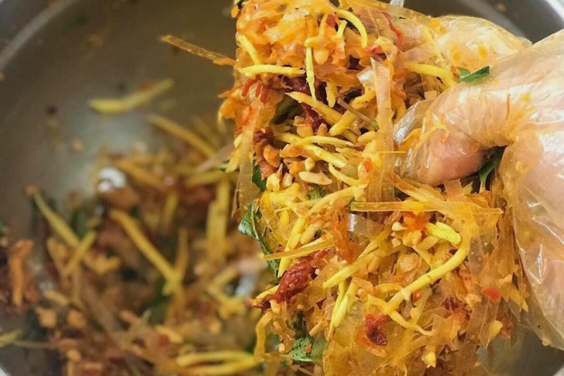 Những miếng bánh tráng trộn chay cực cuốn