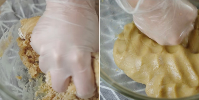 Đeo găng tay nhào bột làm vỏ bánh Trung thu