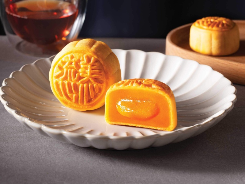 Bánh trung thu nhân lava với lớp vỏ mềm, nhân bên trong chảy ra