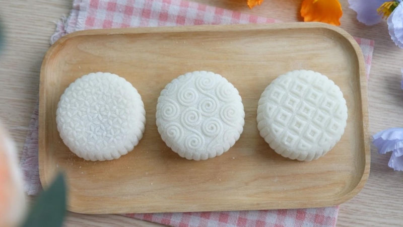 Bánh Trung thu dẻo nhân đậu đỏ tạo hình đẹp mắt