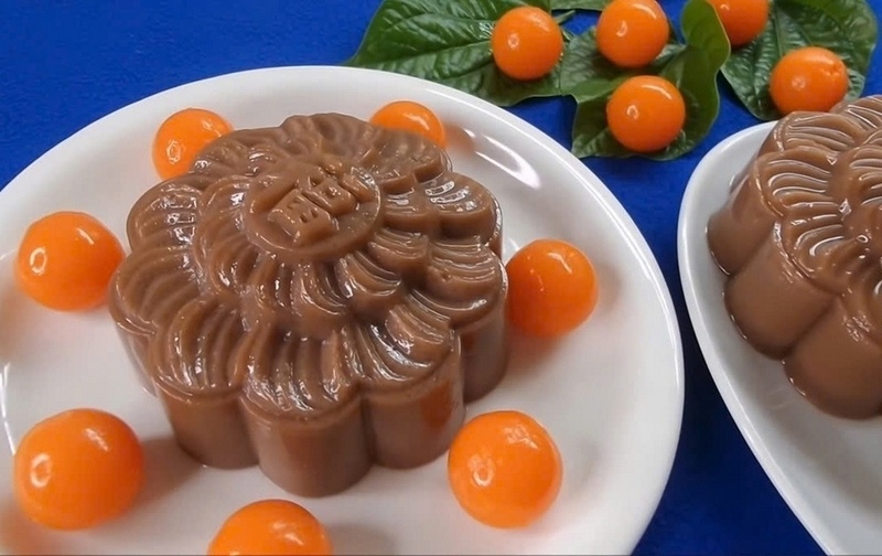 Bánh Trung thu rau câu milo nâu đậm, trang trí hoa văn đẹp mắt