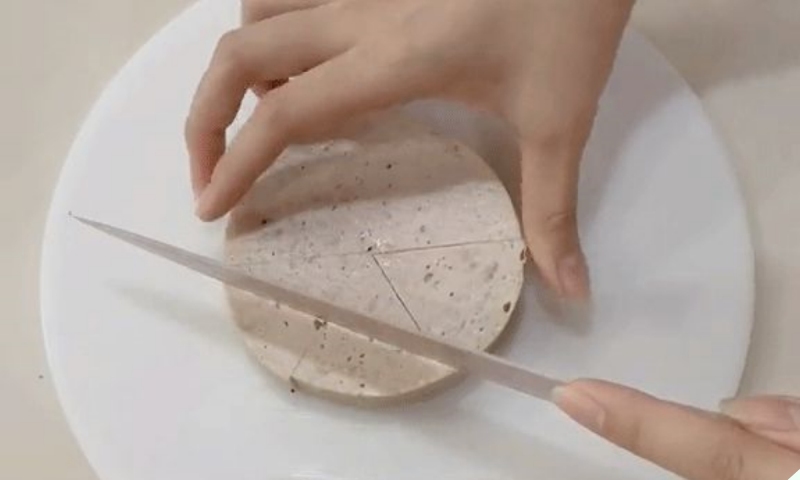 Thái chả giò chay hình tam giác