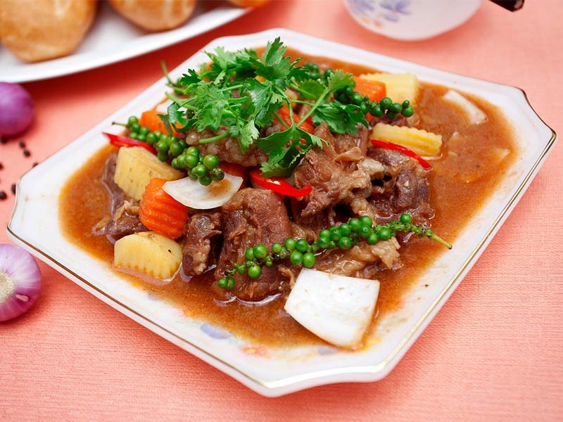 Thành phẩm món bắp bò hầm tiêu xanh pate