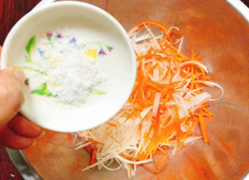  Làm giòn và khử mùi rau củ