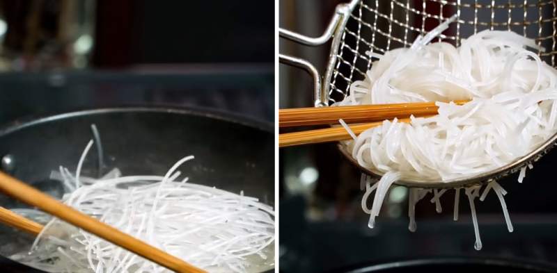 Đun sôi nước trụng hủ tiếu khô