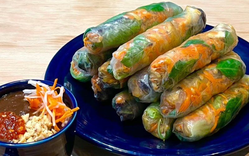 Thành phẩm bò bía chay nhân tàu hủ ky, mì căn