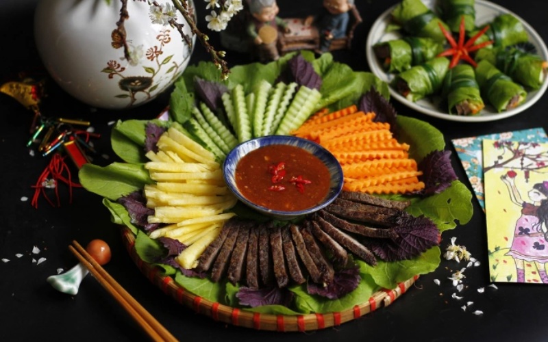 Thành phẩm món bò nướng cuốn cải xanh 
