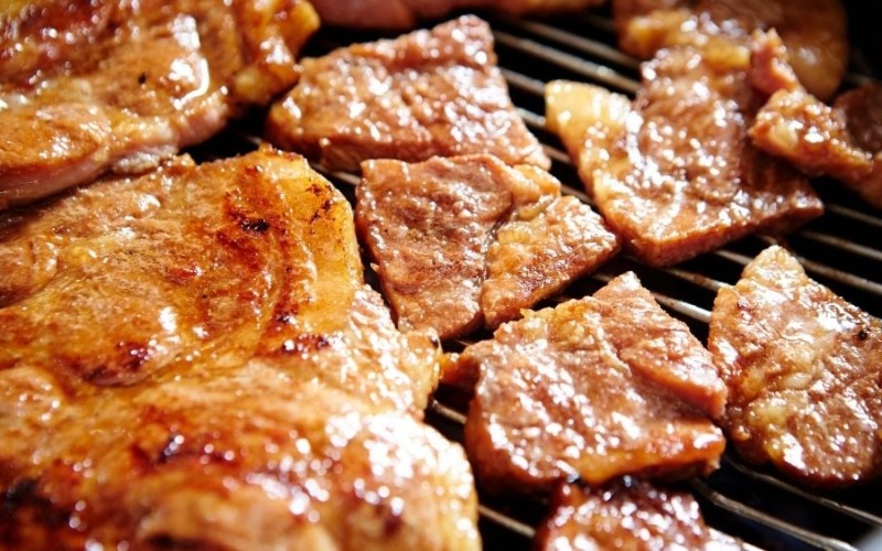 Nướng thịt bò cho các mặt chín đều