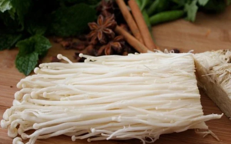 Bí quyết sơ chế và mua nấm kim châm
