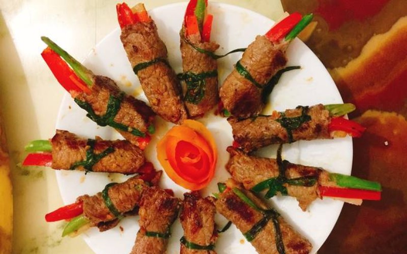 Thành phẩm món bò cuộn rau củ thập cẩm