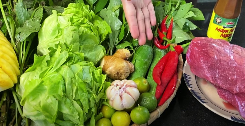 Rau ăn kèm với bò hấp