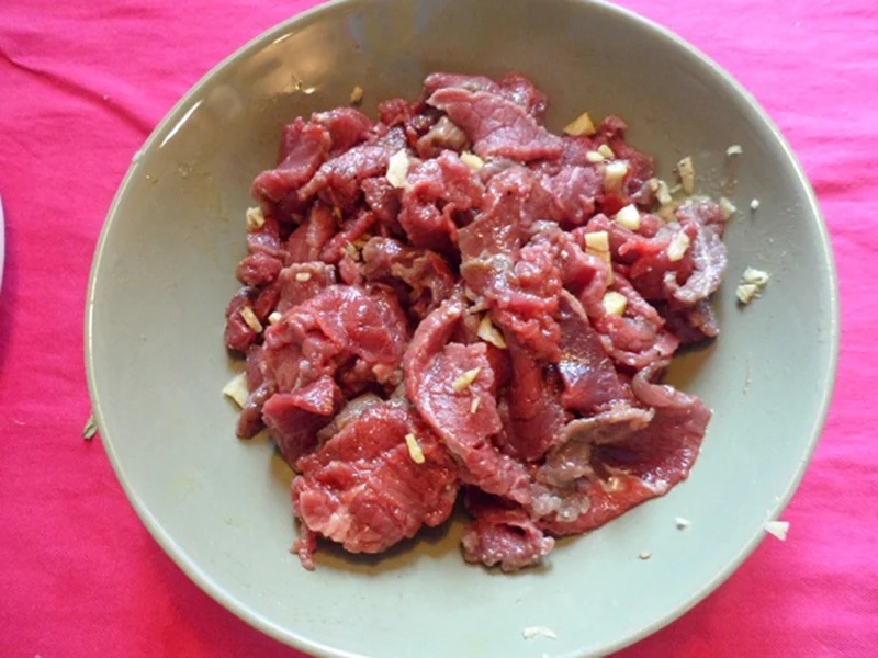 Thịt bò ướp tỏi