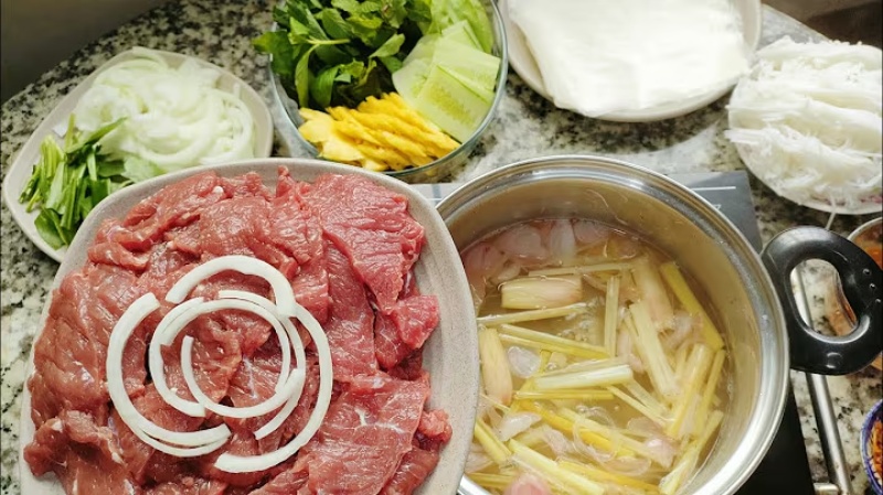 Đĩa thịt bò tươi nhúng giấm