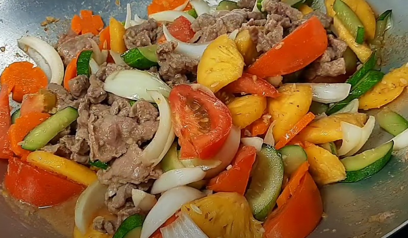 Thịt bò xào với rau củ